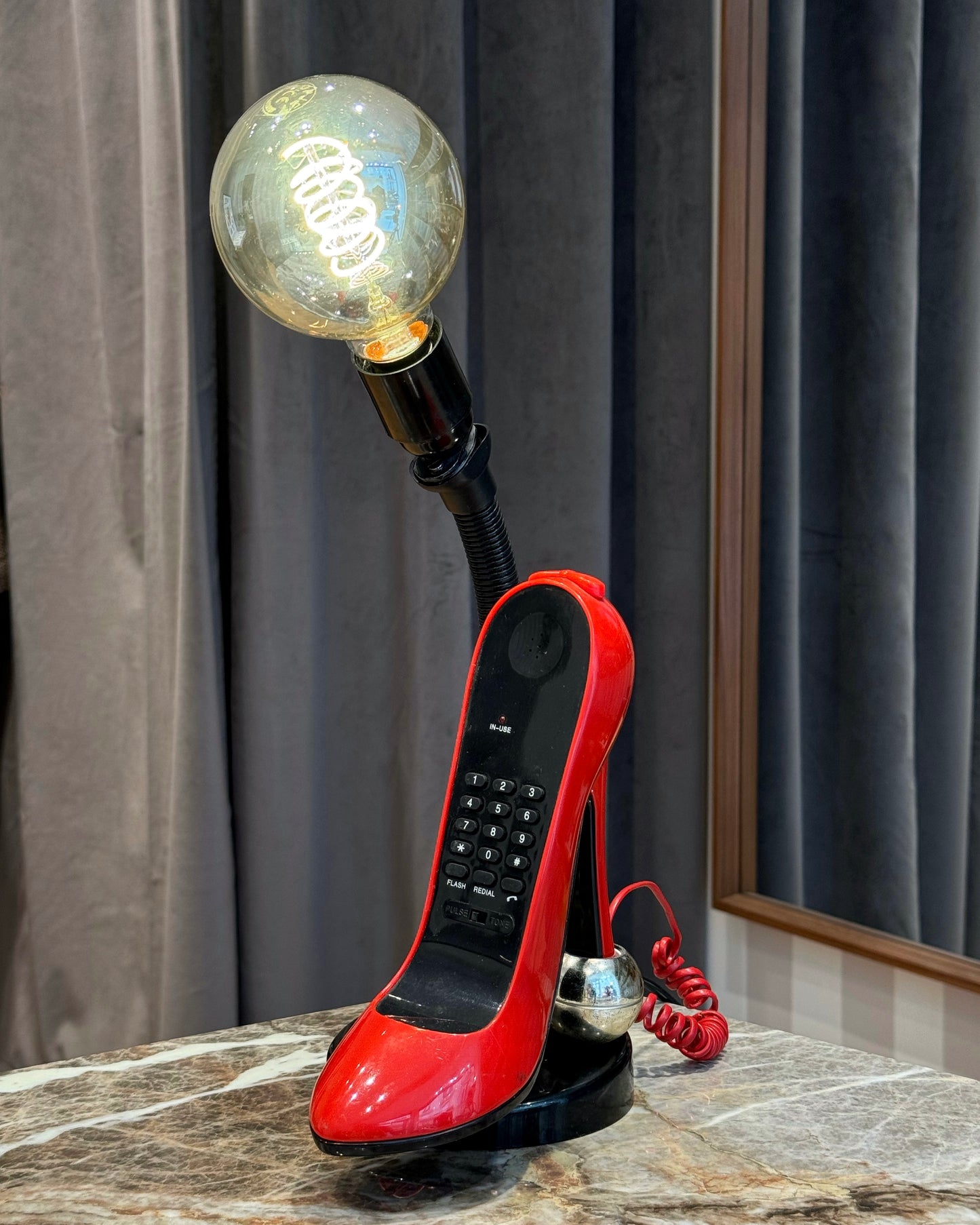 Lampe escarpin rouge 90’s