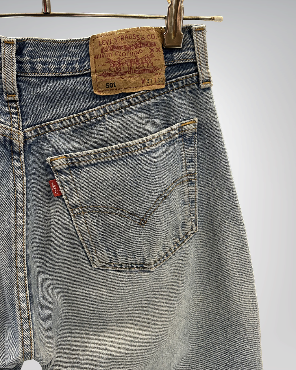 Jeans Levi's 501 W31 L32 - numéro B8