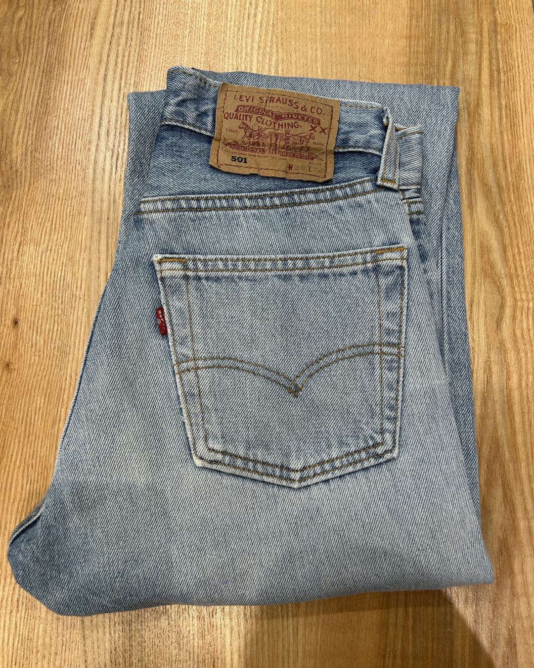 Jeans Levi's 501 W26 L32 - Numéro B4