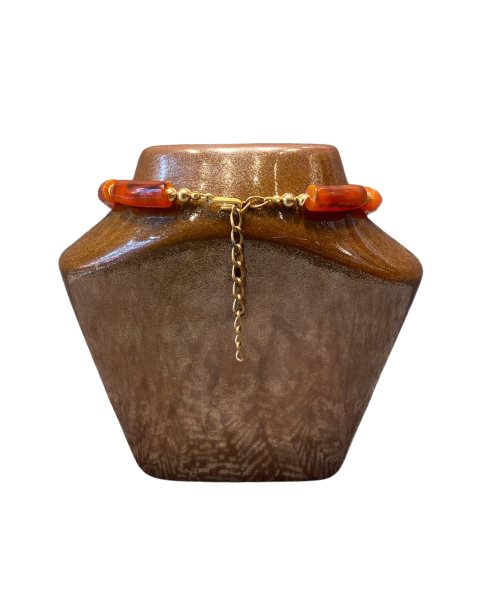 Collier en bakélite doré