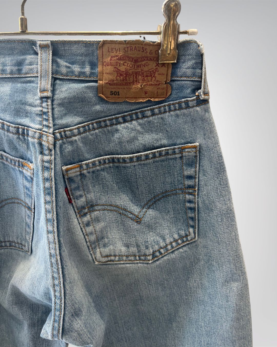 Jeans Levi's 501 W26 L32 - Numéro AA