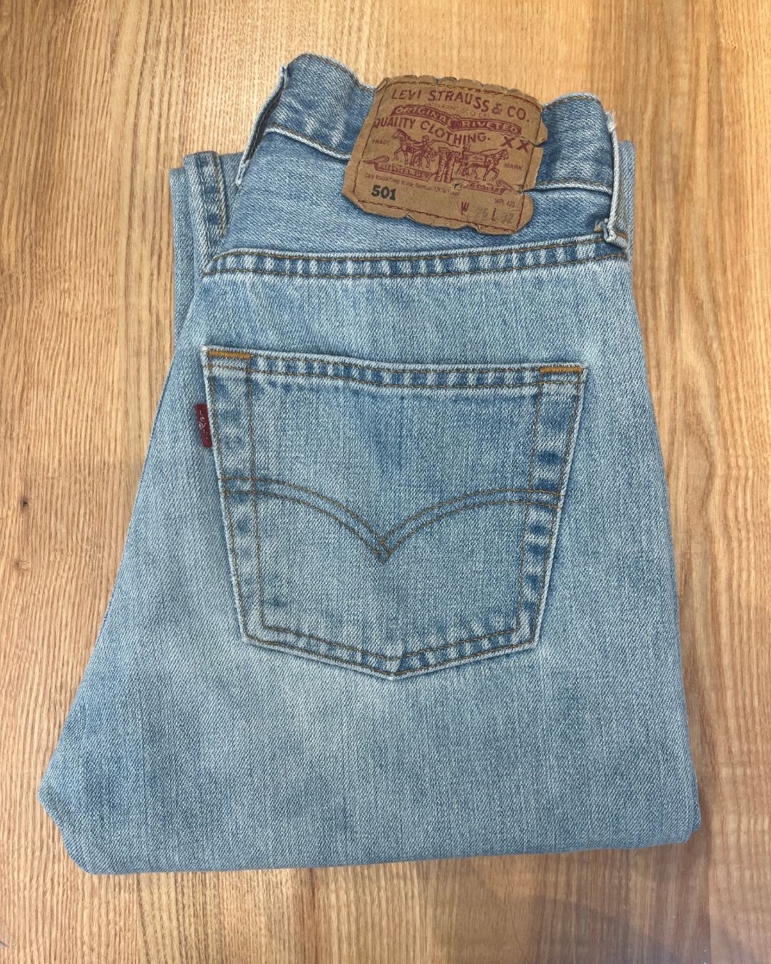 Jeans Levi's 501 W26 L32 - Numéro AA