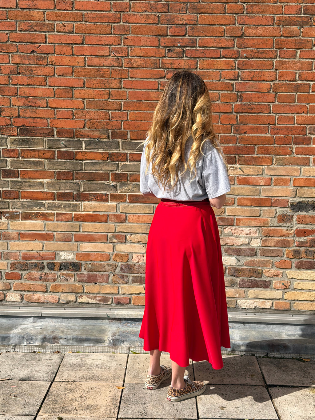 Robe upcyclée Adidas gris et rouge