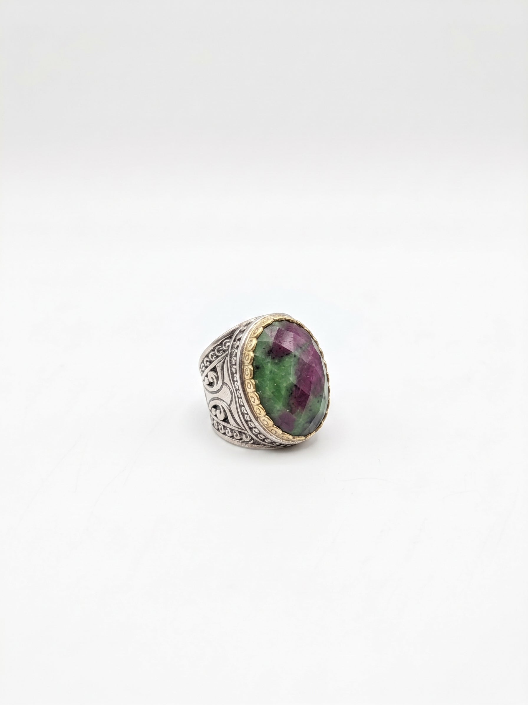 Bague rubis sur zoïsite