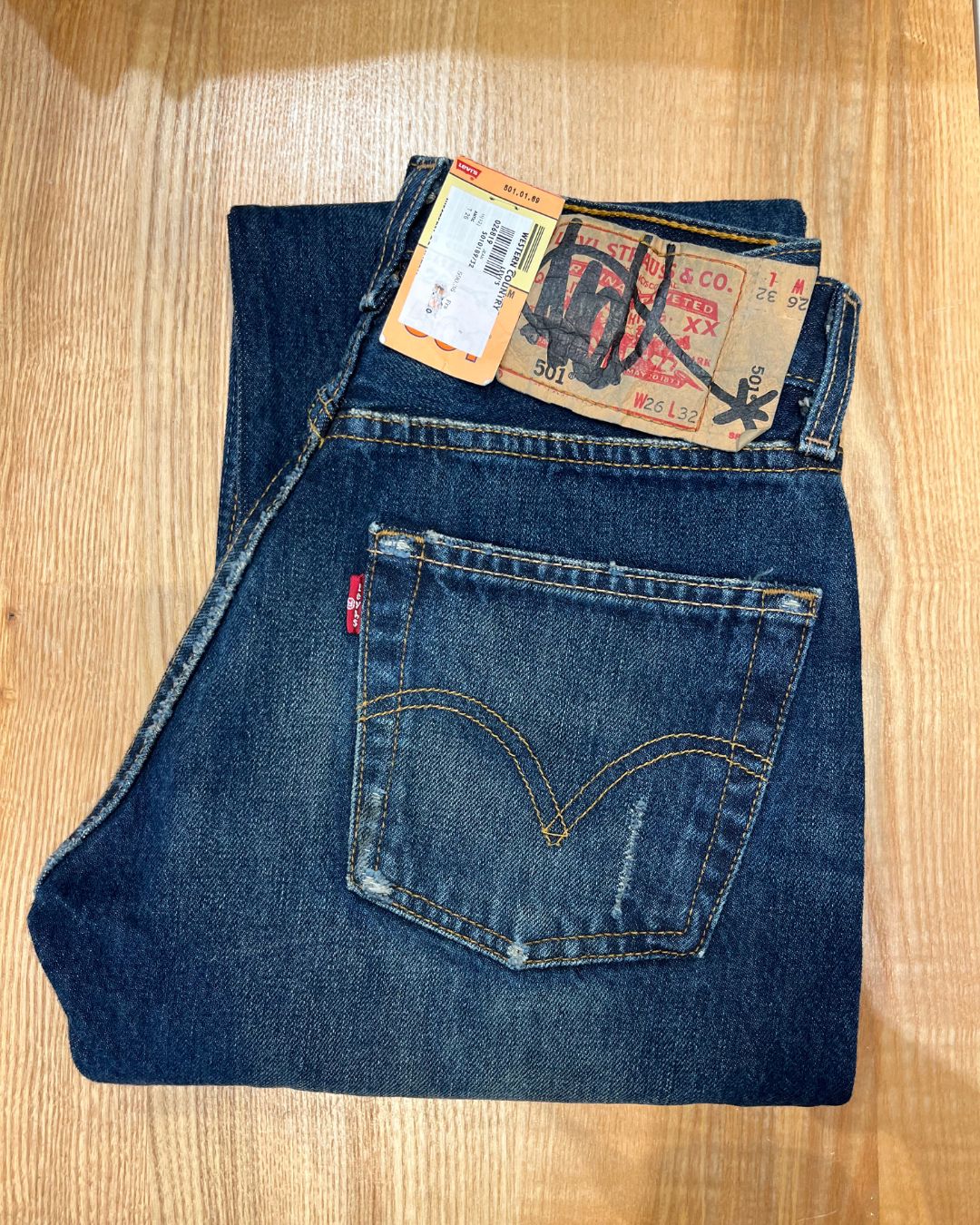 Jeans Levi's 501 W26 L32 - Numéro BB