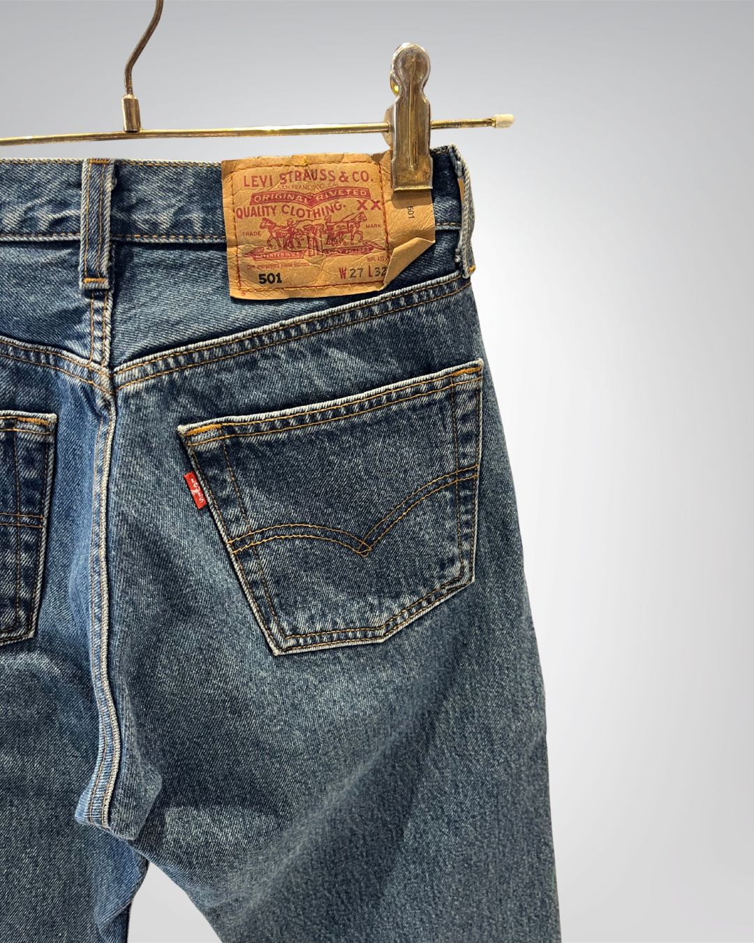 Jeans Levi's 501 W27 L32 - Numéro CC