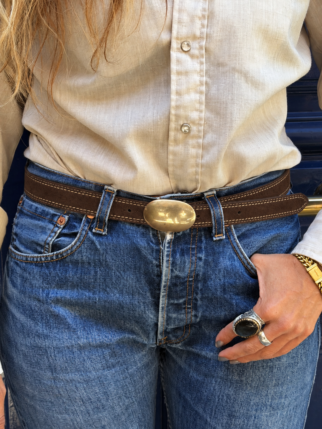 Ceinture en cuir brun et boucle ovale