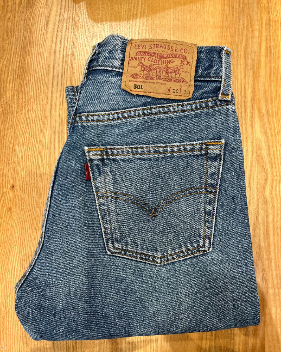 Jeans Levi's 501 W28 L32 - Numéro DD
