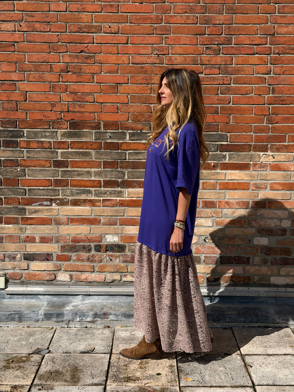 Robe upcyclée Lakers violette et dentelle