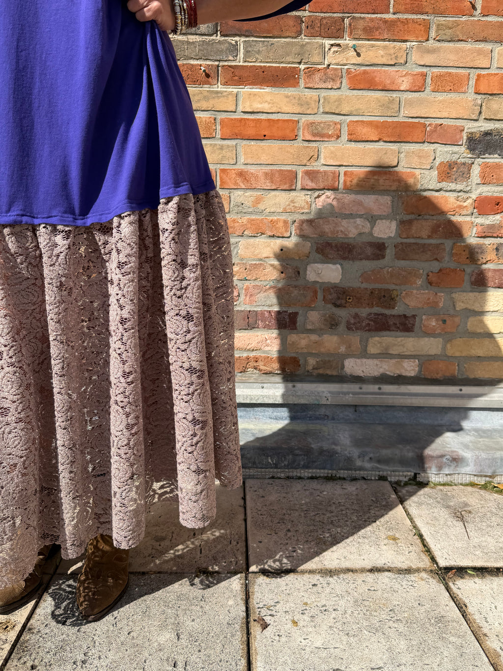 Robe upcyclée Lakers violette et dentelle