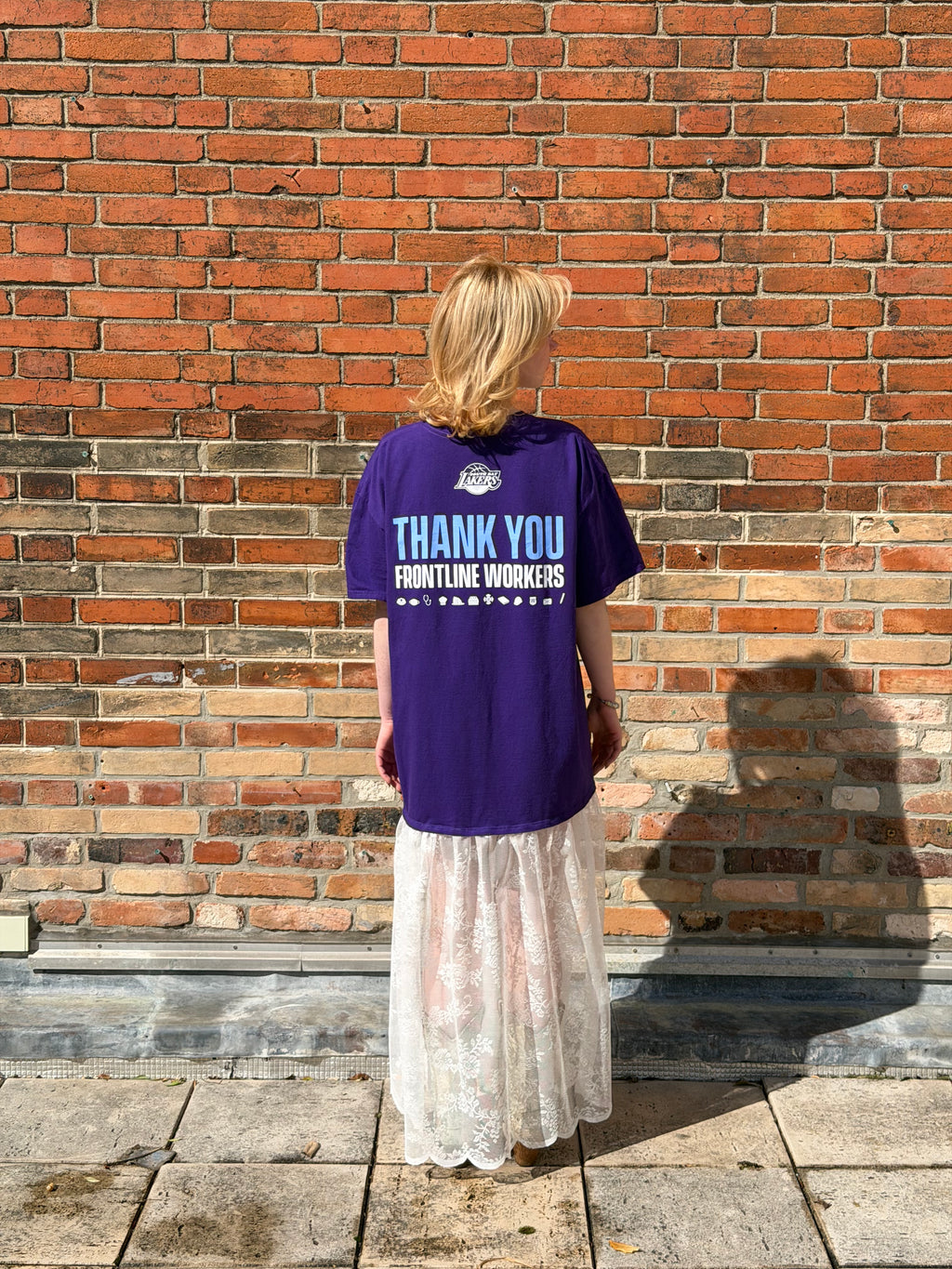 Robe upcyclée Lakers violette et dentelle blanche