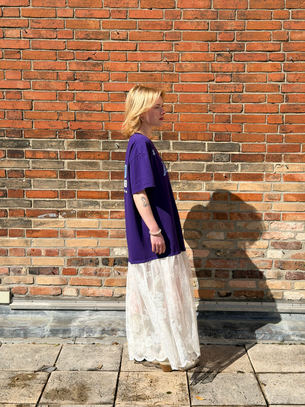 Robe upcyclée Lakers violette et dentelle blanche