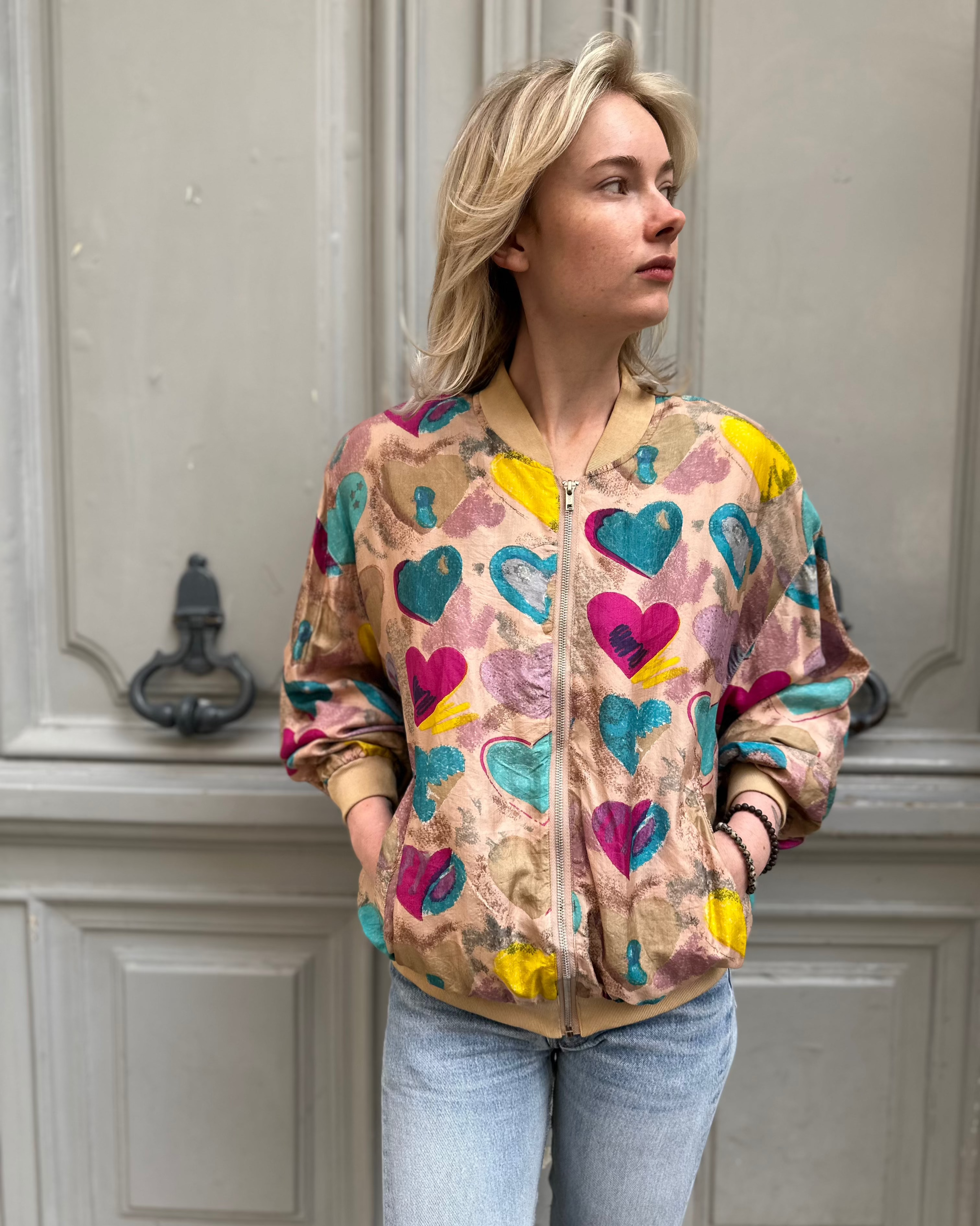 Veste satiné beige avec imprimé coeurs