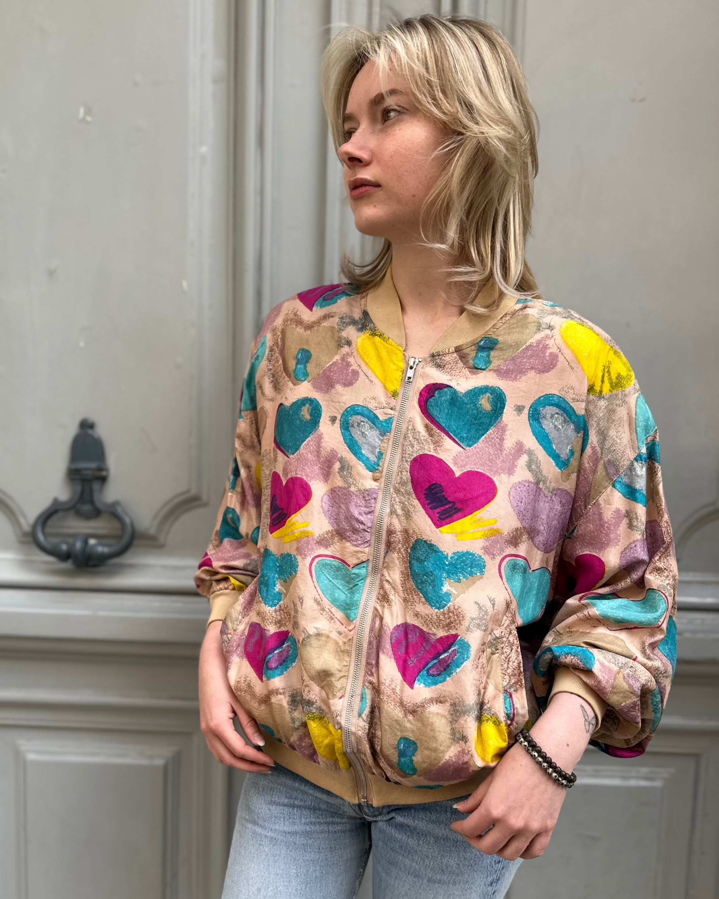 Veste satiné beige avec imprimé coeurs