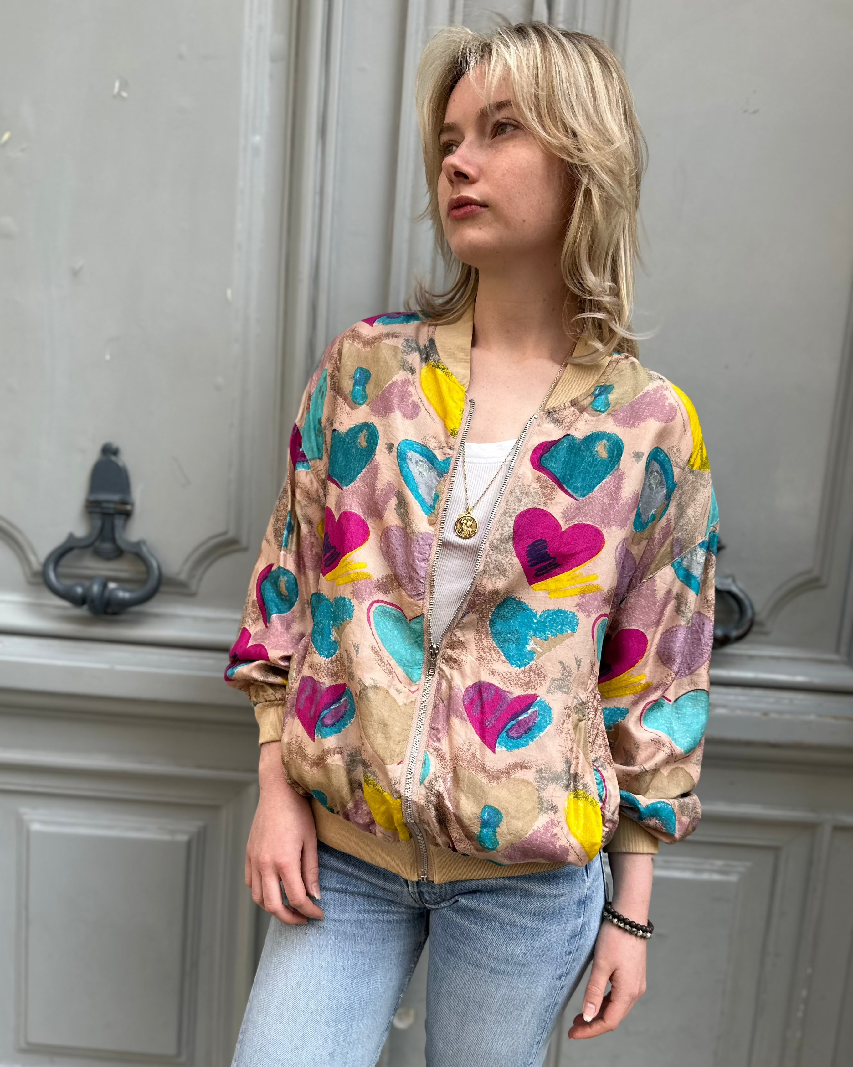 Veste satiné beige avec imprimé coeurs