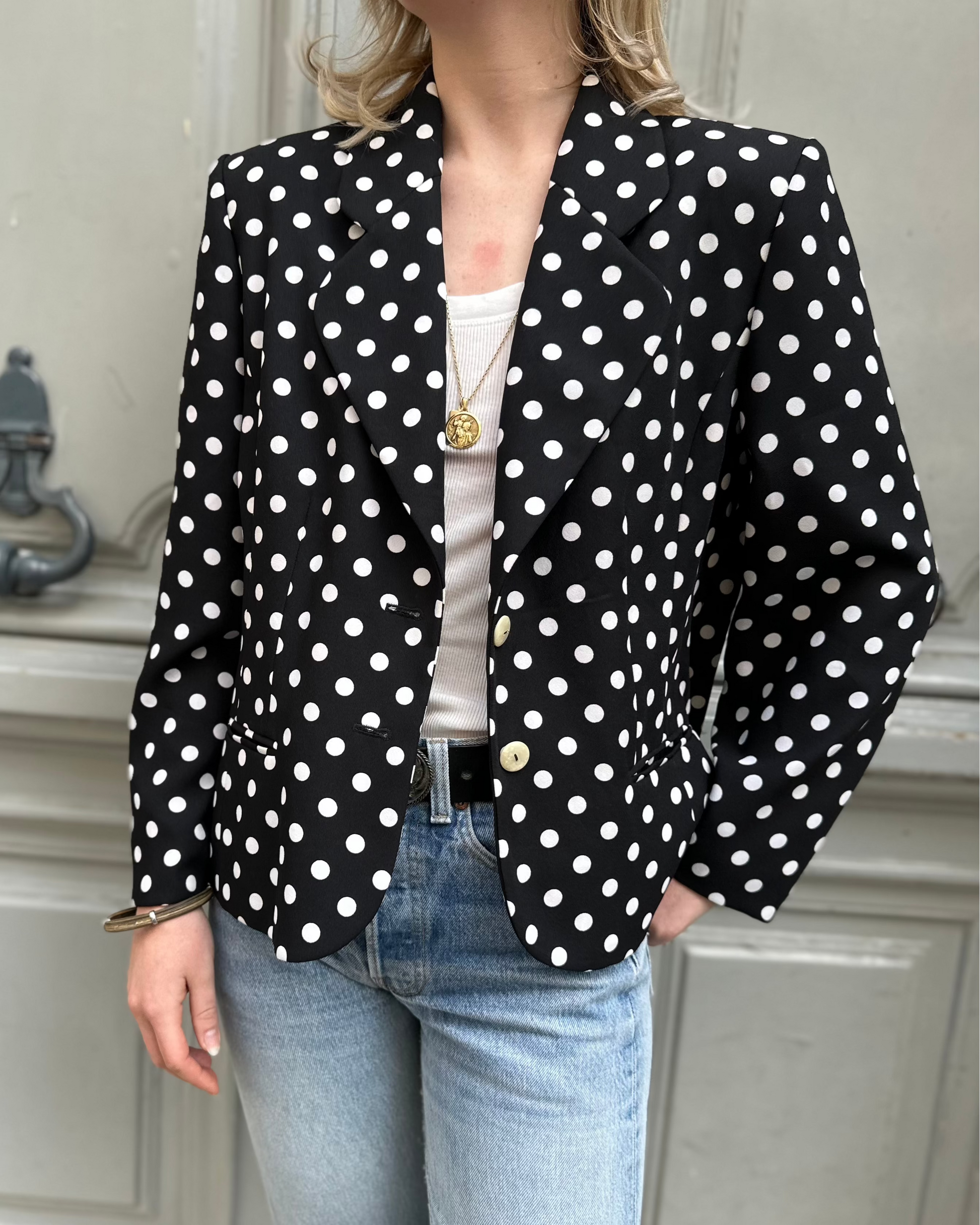 Veste noire à pois