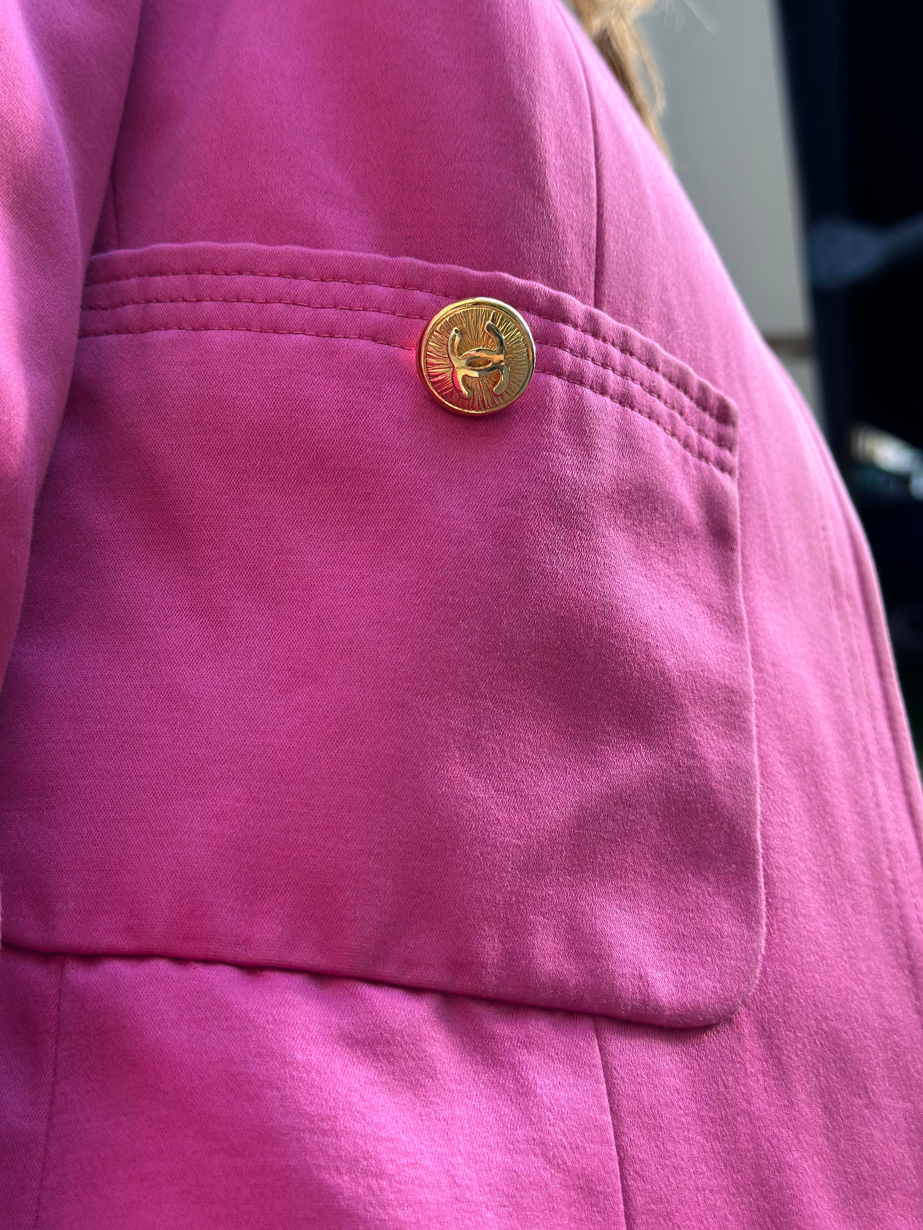 Veste en satin rose Chanel