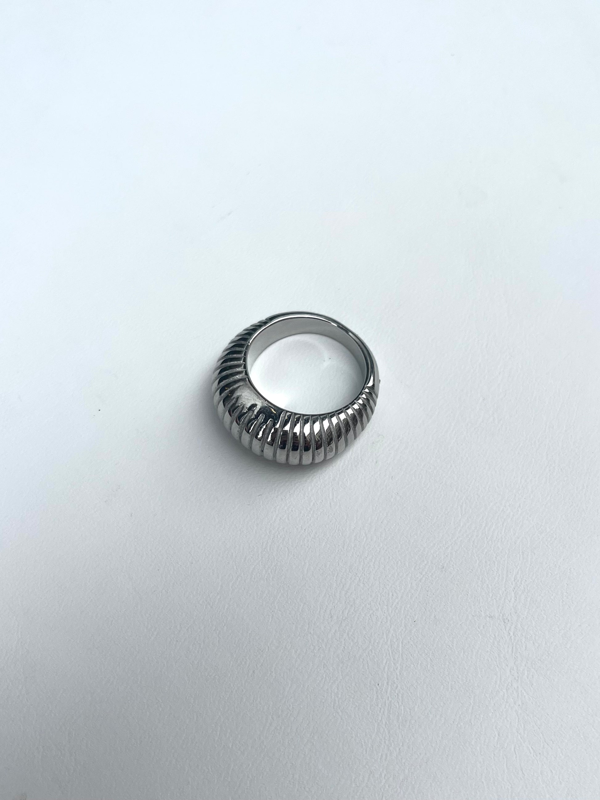 Bague godronnée en argent