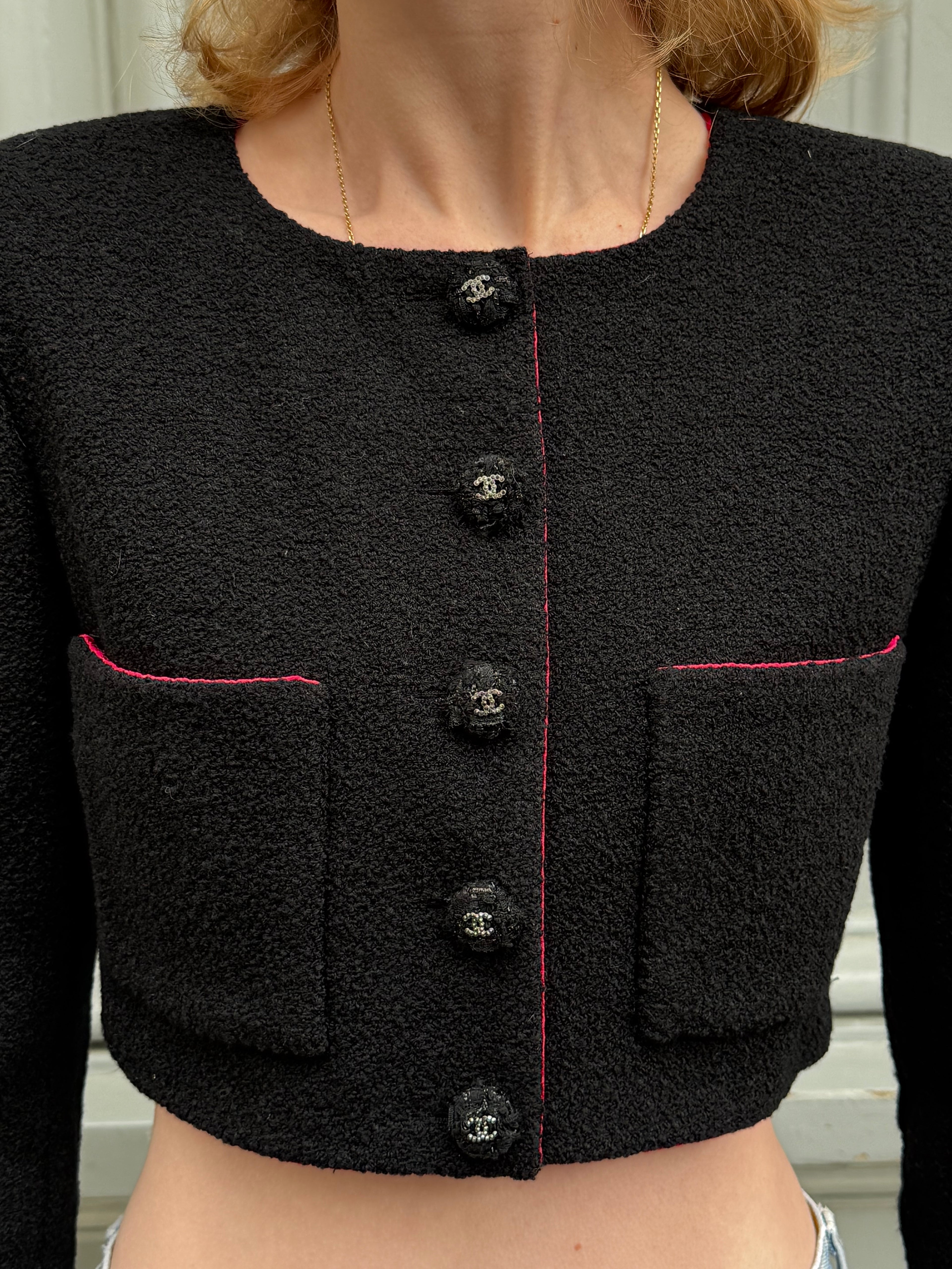 Veste courte Chanel en tweed noir