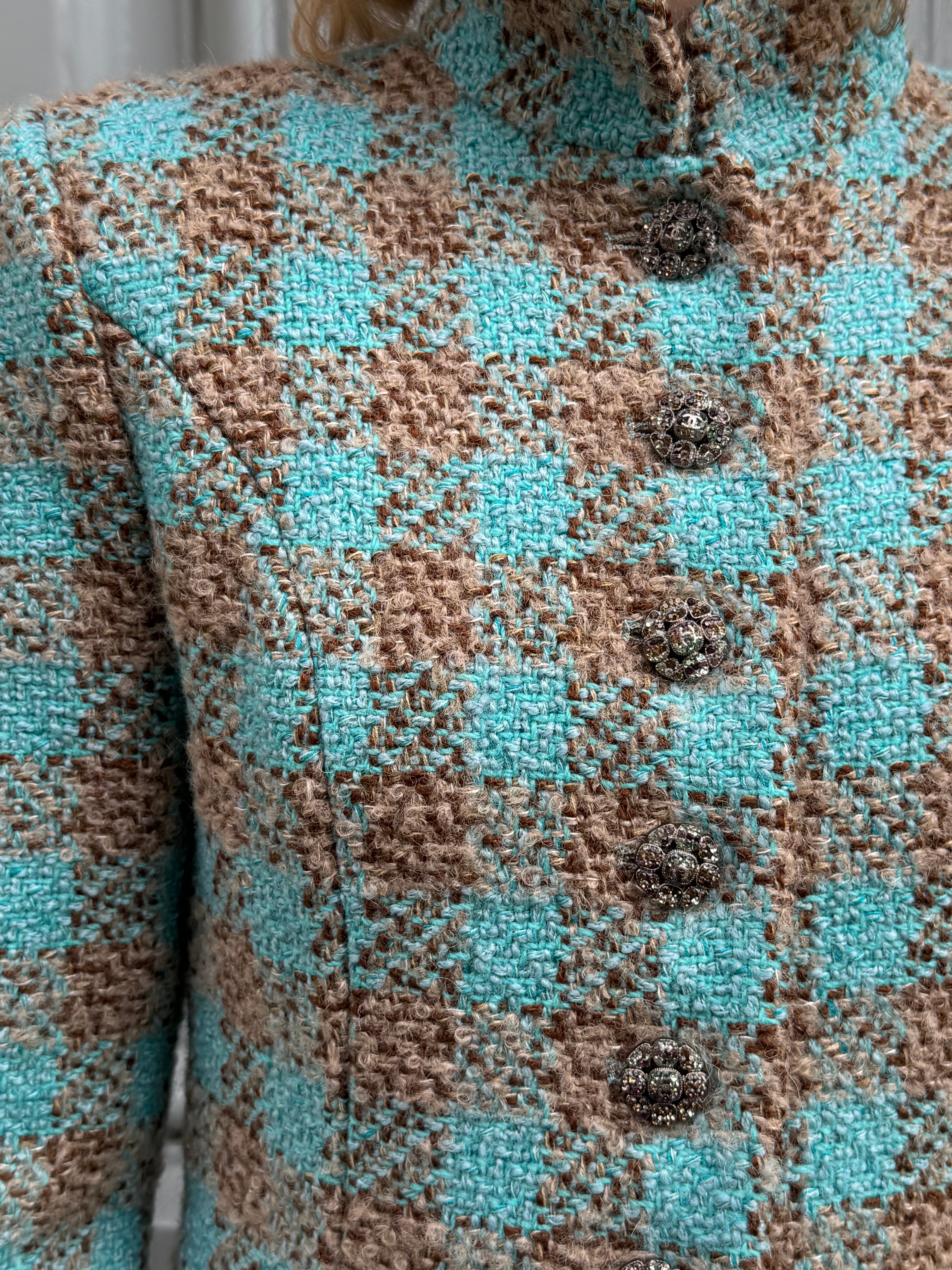 Manteau Chanel en tweed damier turquoise et camel