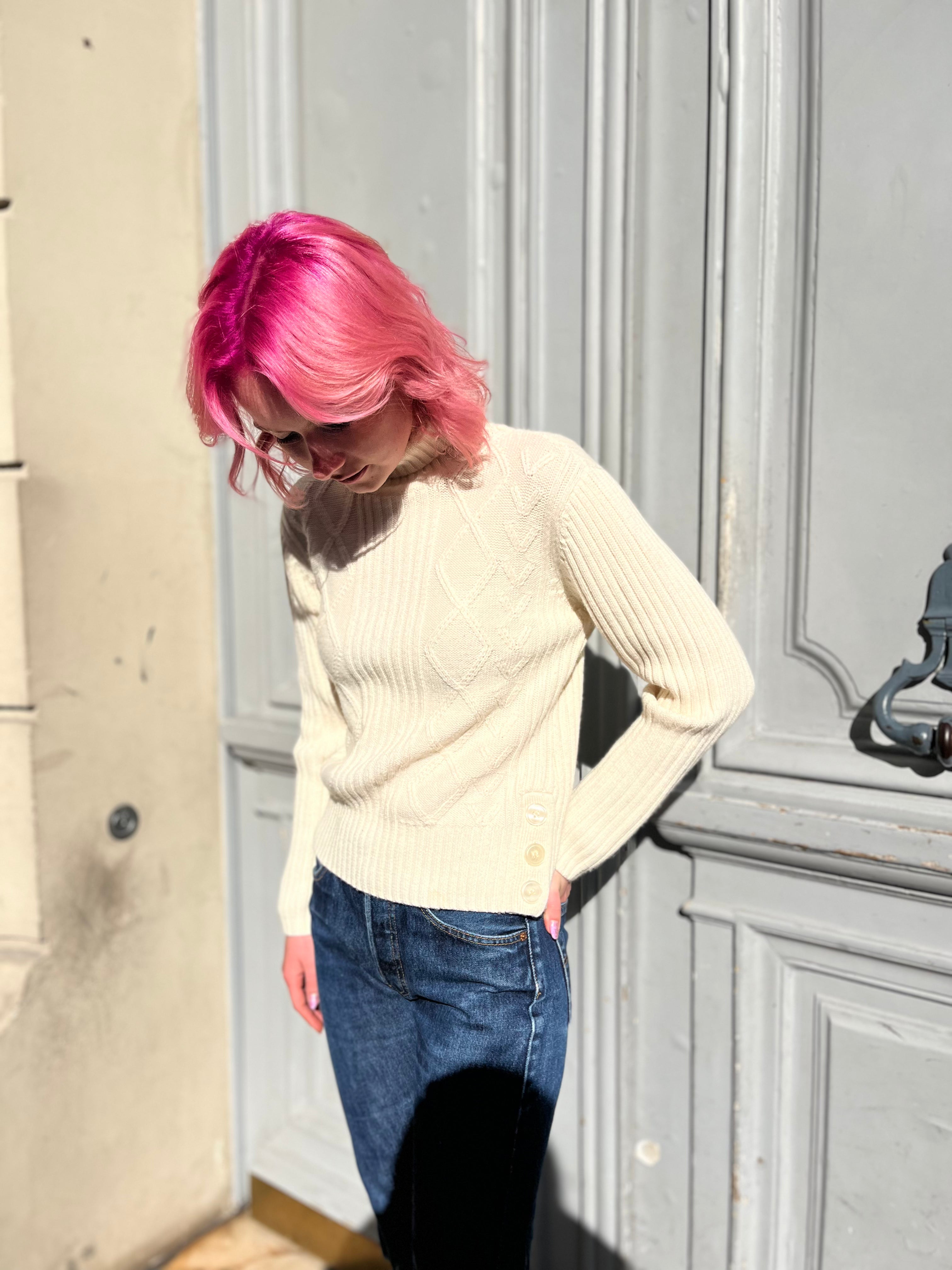 Pull écru en maille torsadée