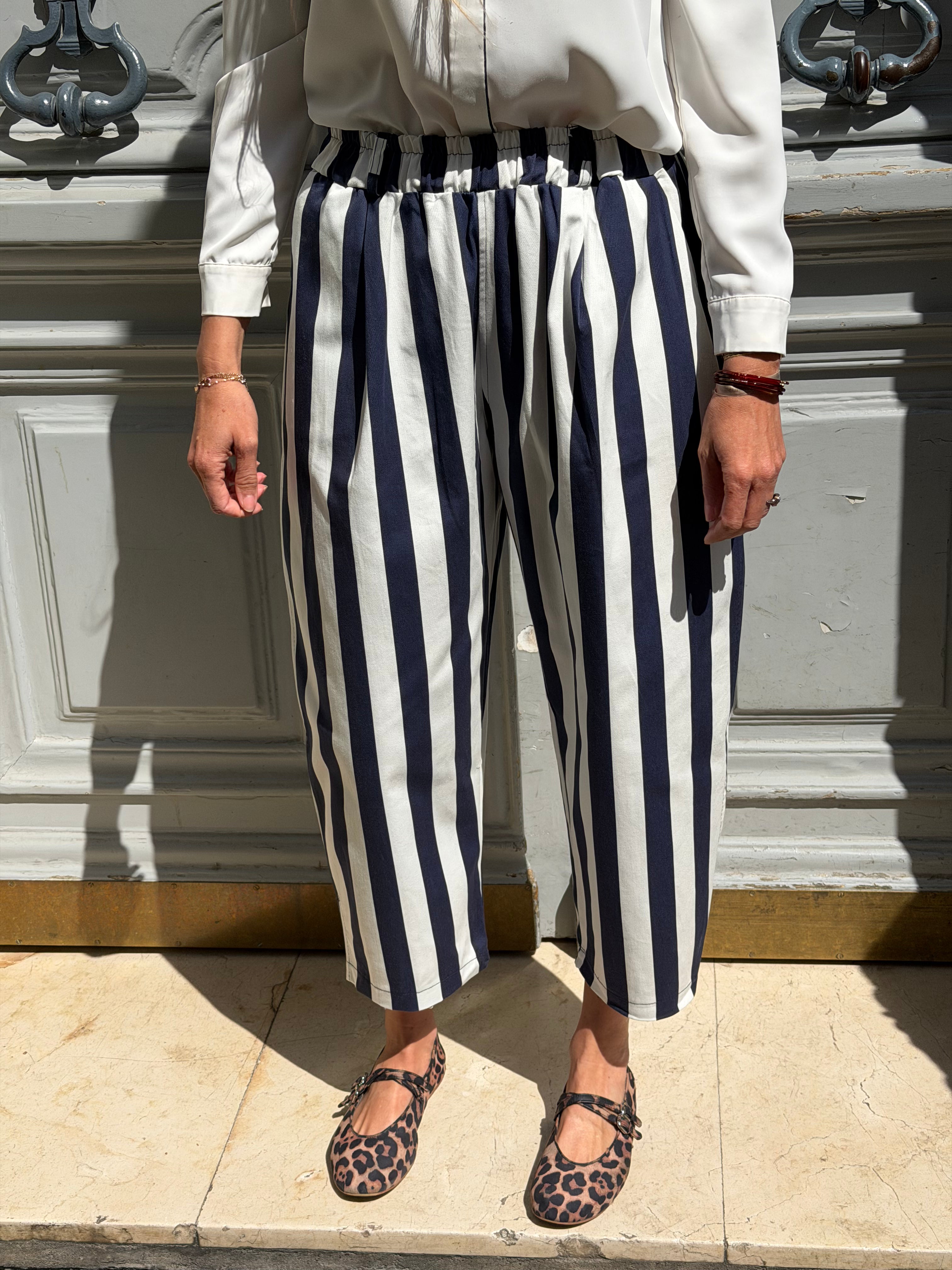 Pantalon rayé marine et blanc