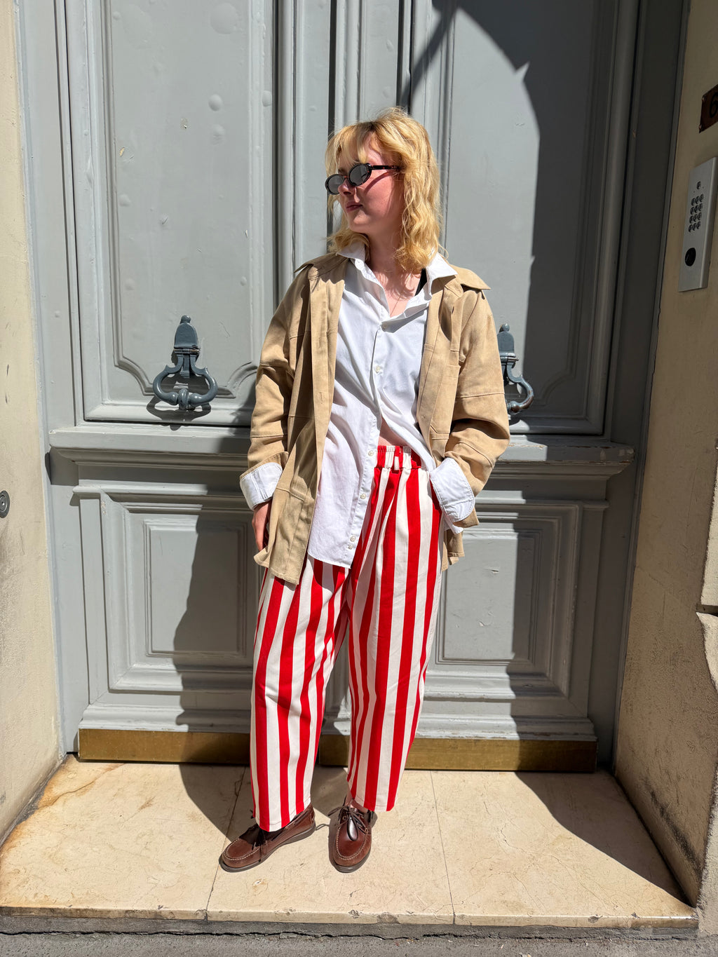 Pantalon rayé rouge et blanc