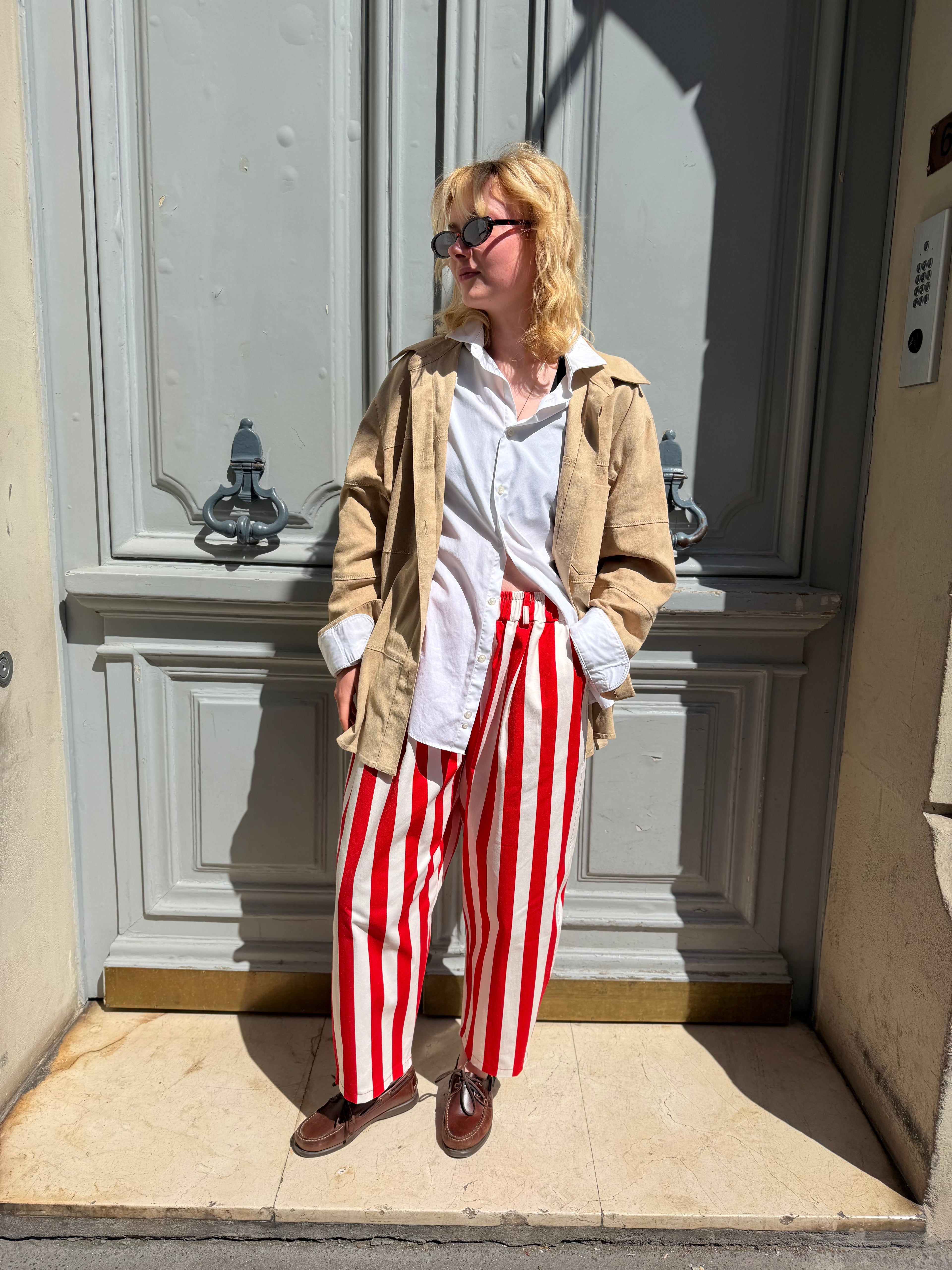 Pantalon rayé rouge et blanc