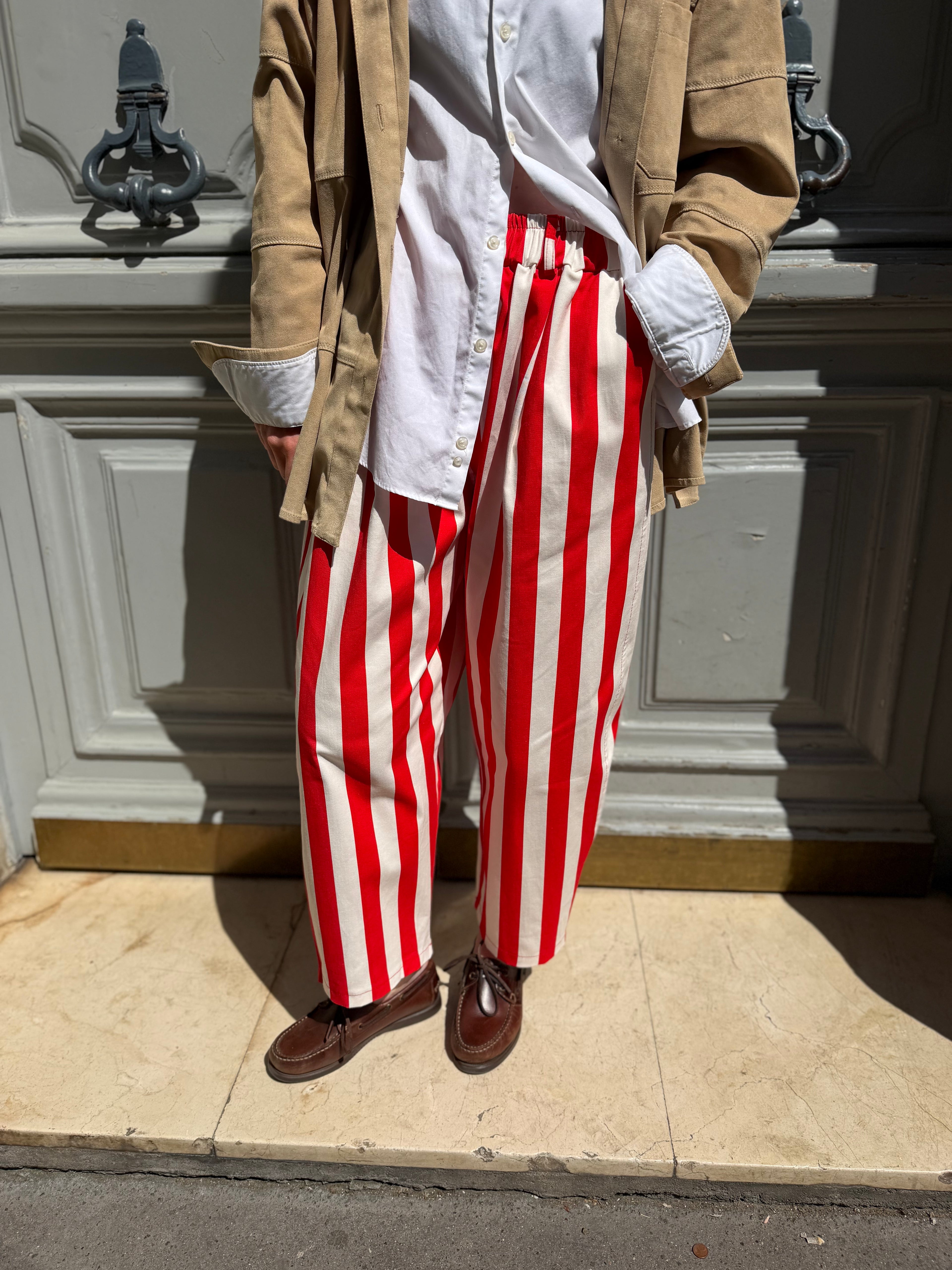 Pantalon rayé rouge et blanc
