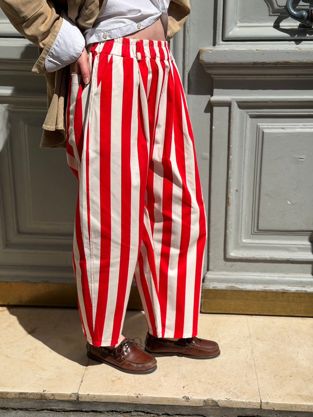 Pantalon rayé rouge et blanc