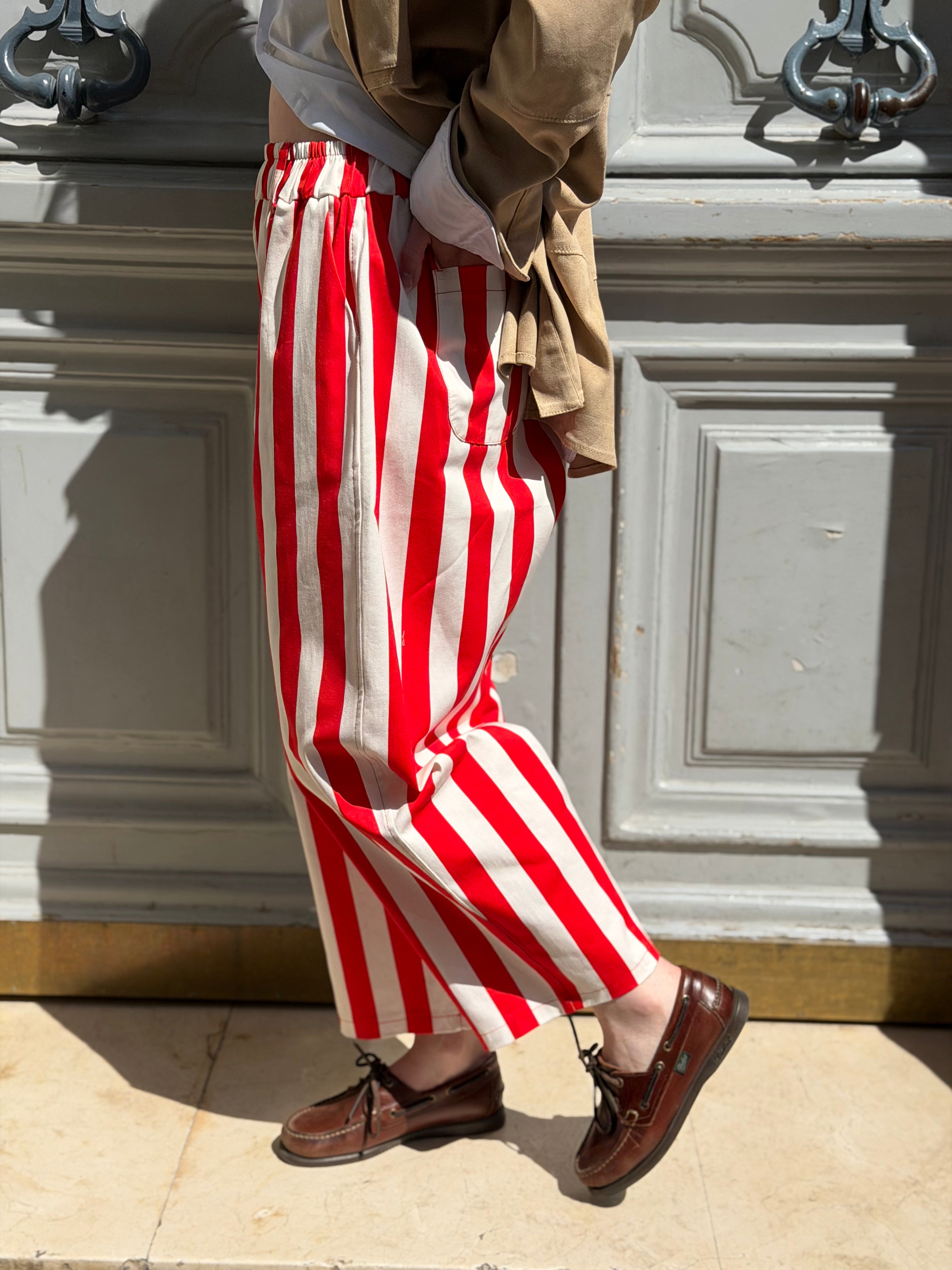 Pantalon rayé rouge et blanc