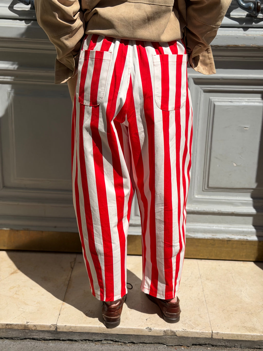 Pantalon rayé rouge et blanc