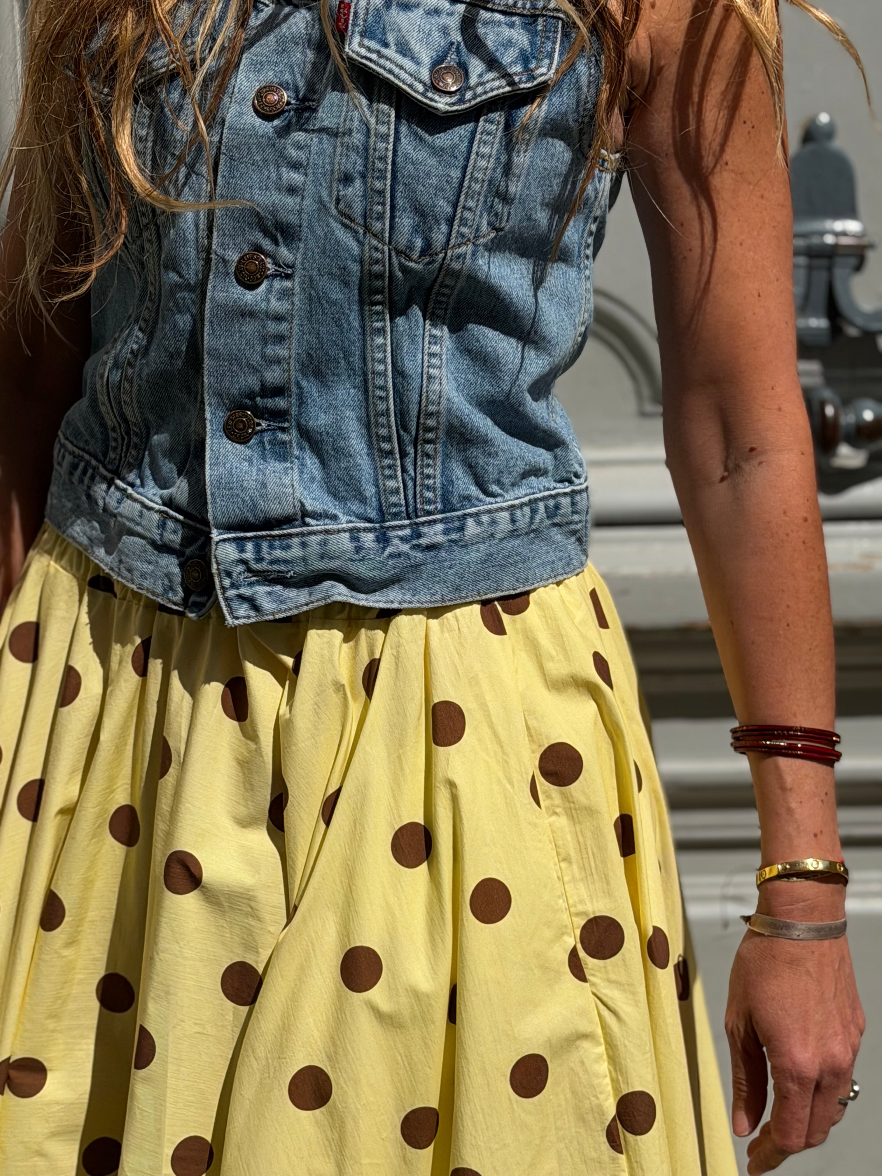 Jupe jaune a pois