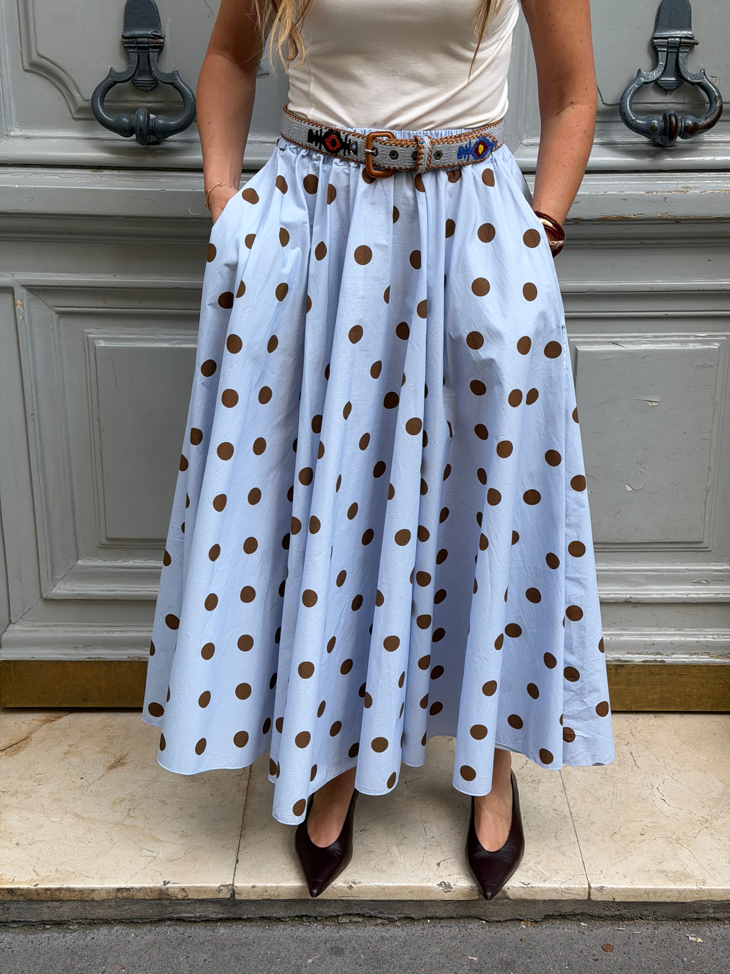 Jupe bleue a pois