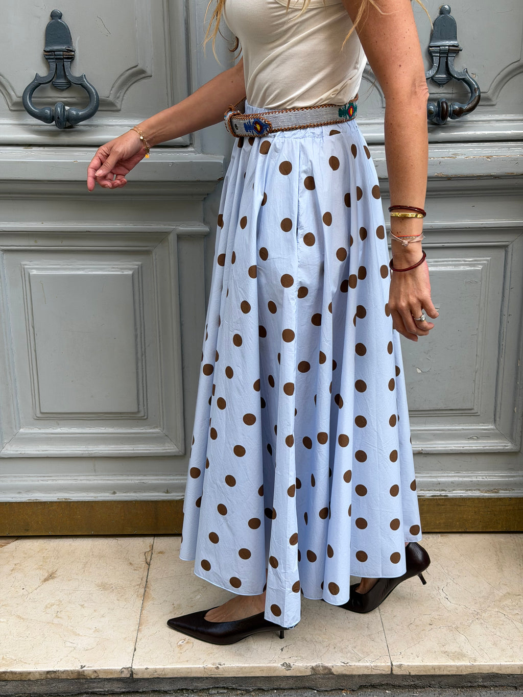 Jupe bleue a pois