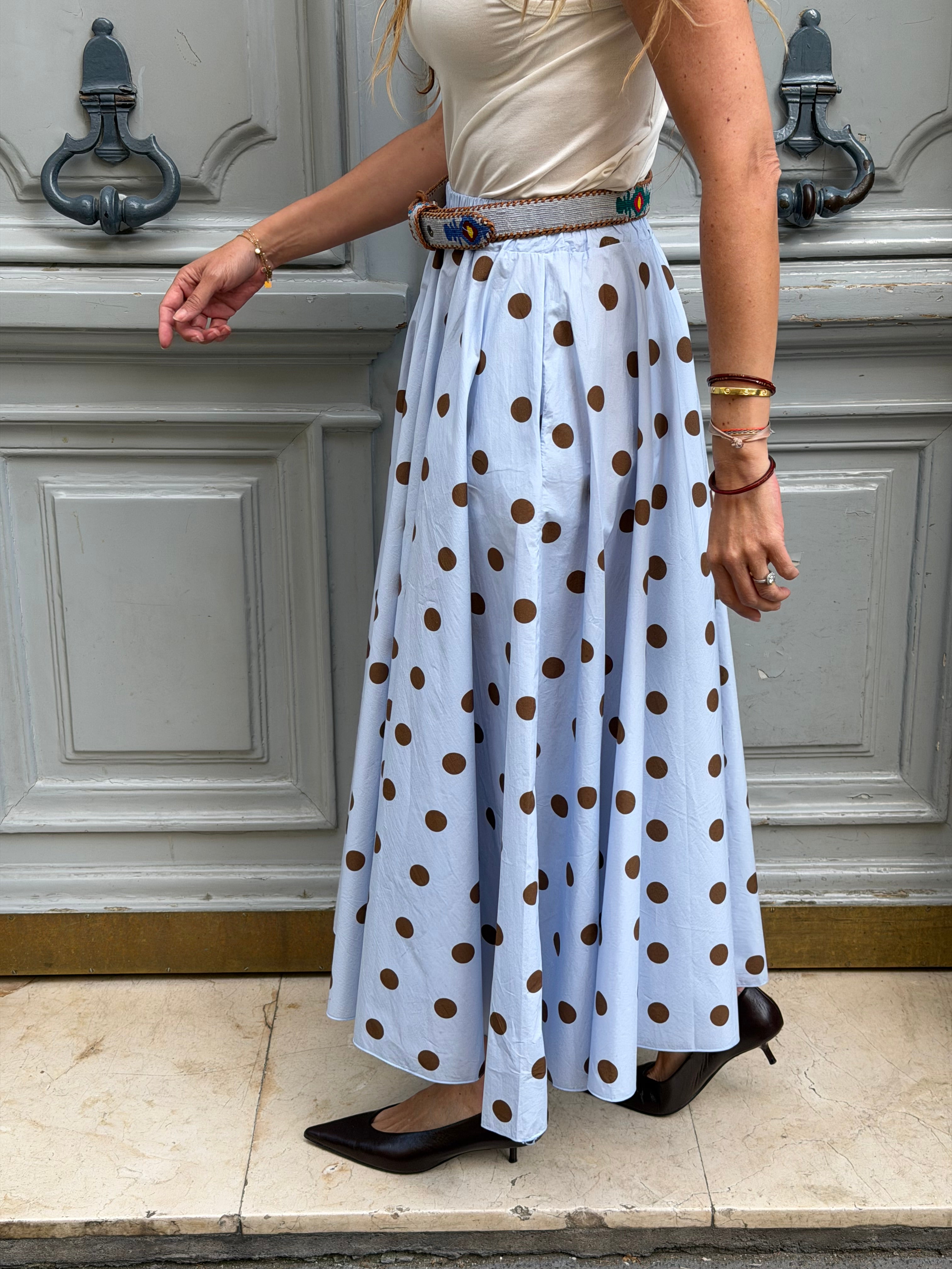 Jupe bleue a pois