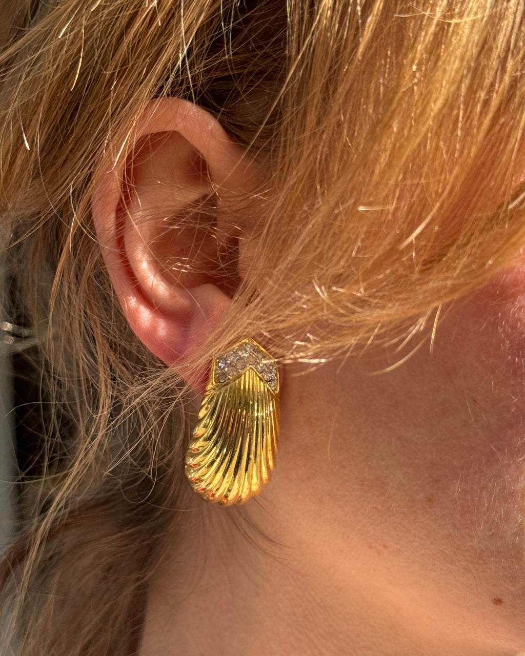 Boucles d'oreilles dorées avec strass