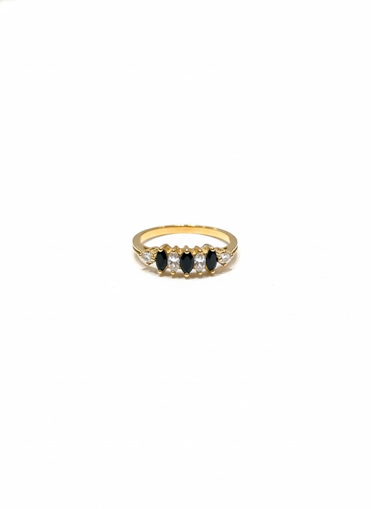 Bague dorée ornée de pierres