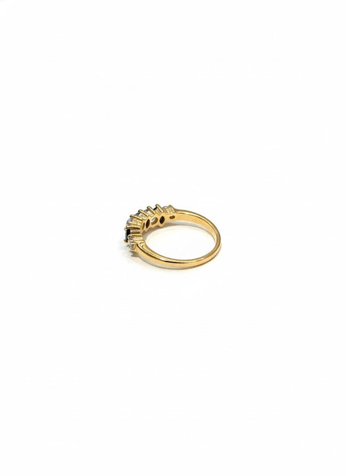 Bague dorée ornée de pierres