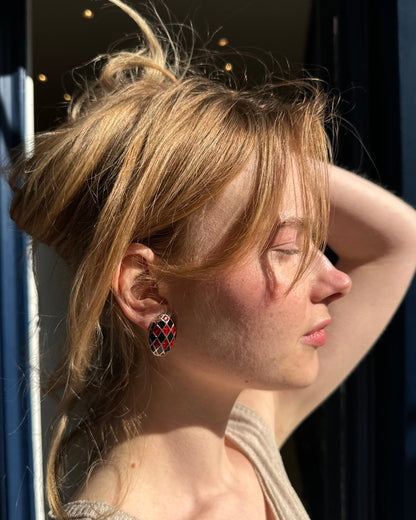 Boucles d'oreilles dorées damier rouge et noir