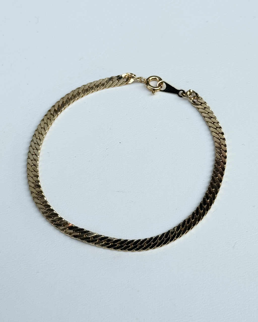Bracelet en maille plate dorée