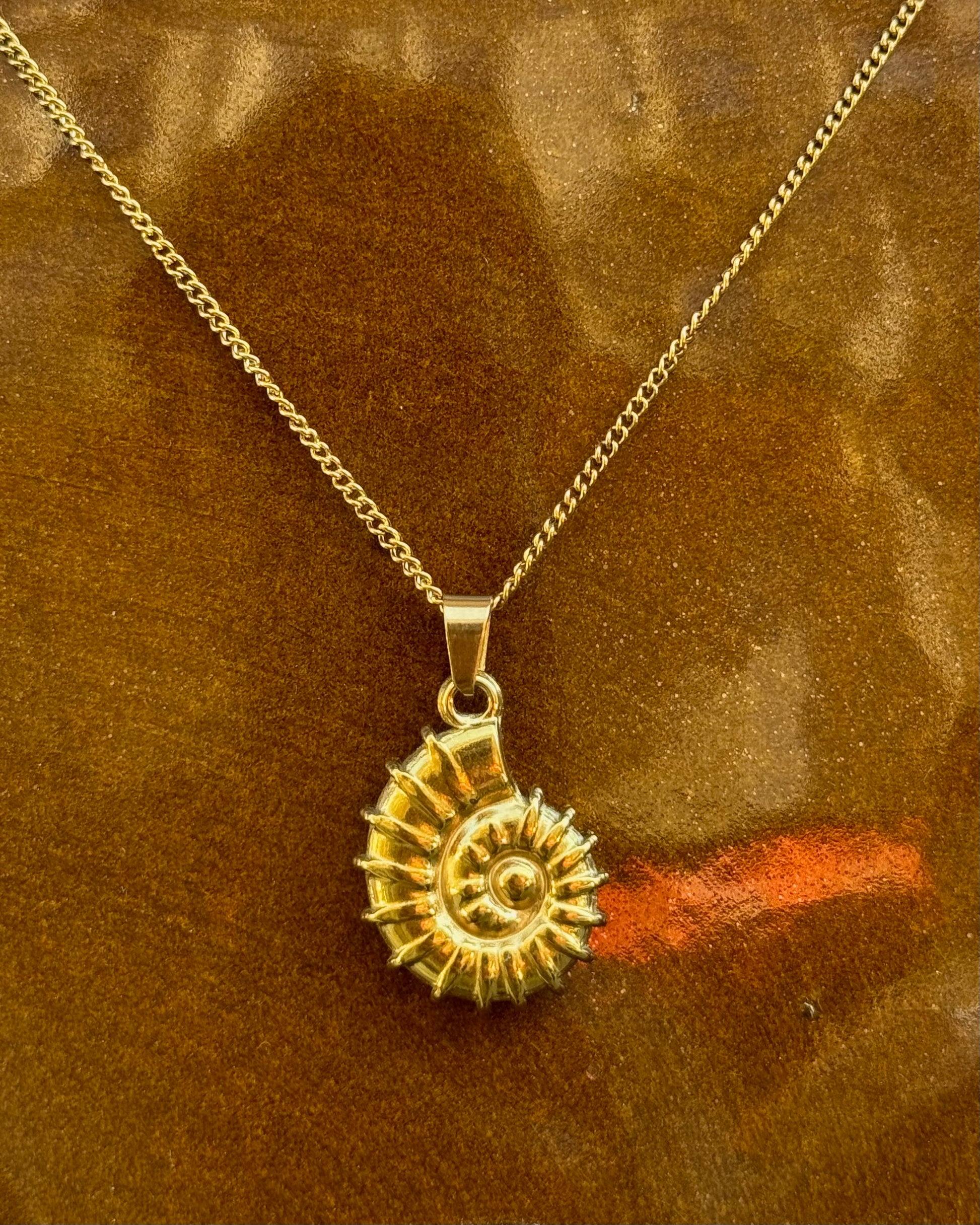 Collier doré Monet coquillage