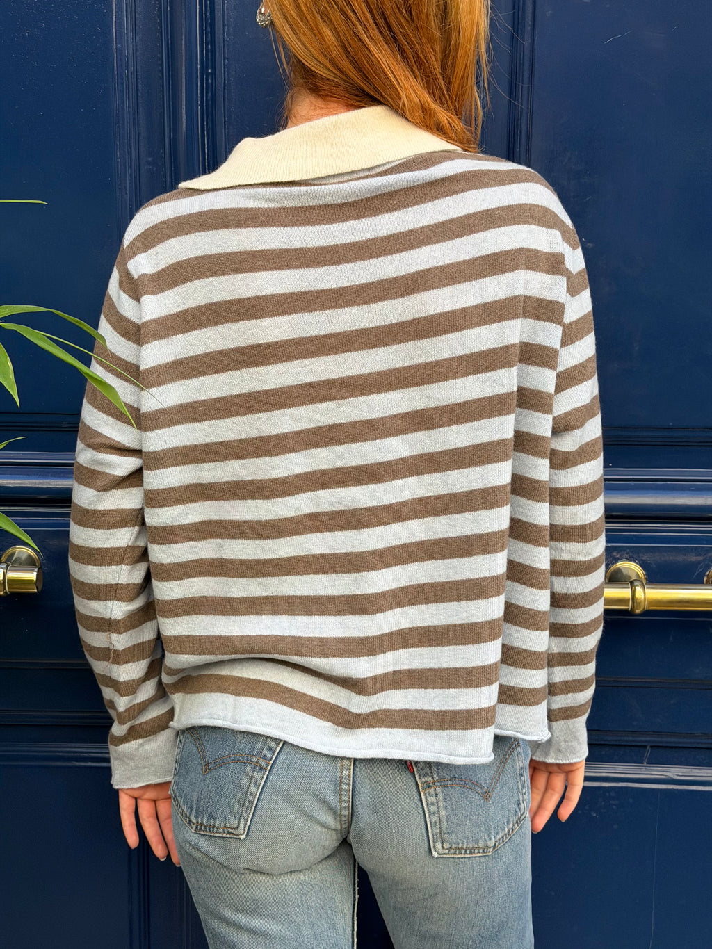 Pull polo rayé bleu et marron