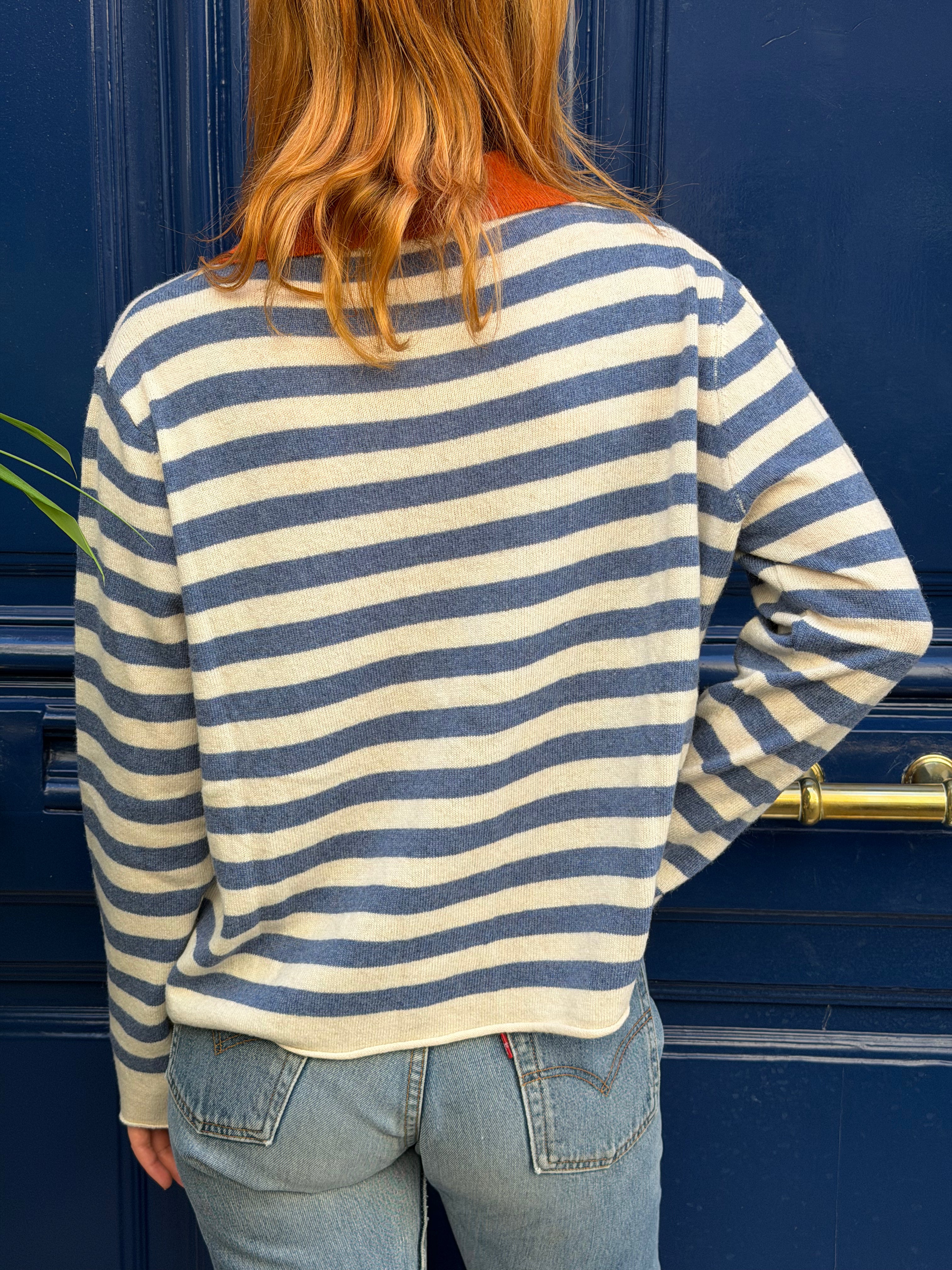 Pull polo rayé bleu et écru