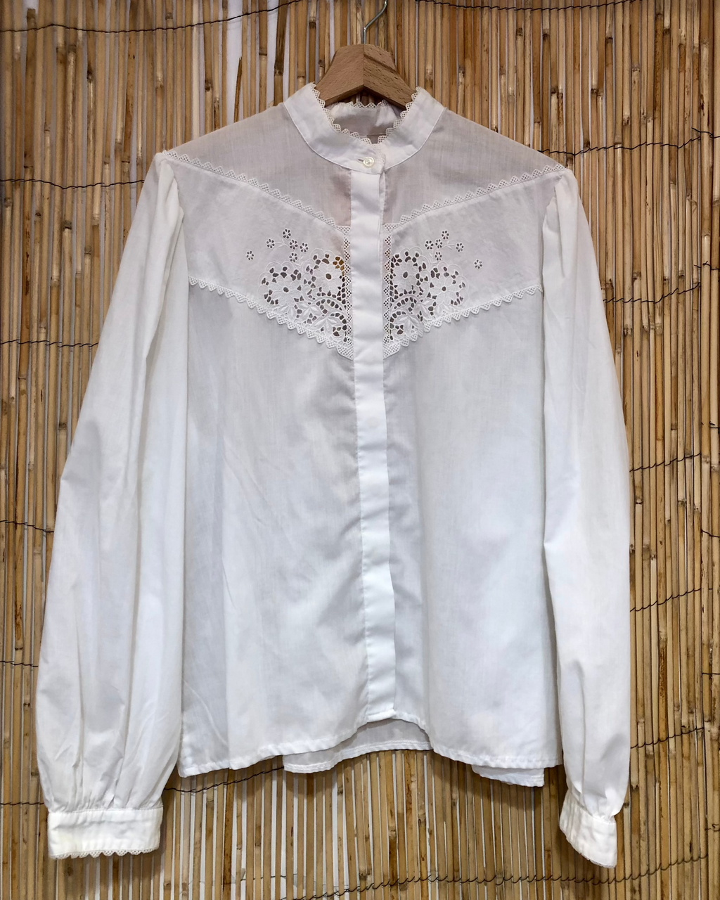 Chemise blanche brodée