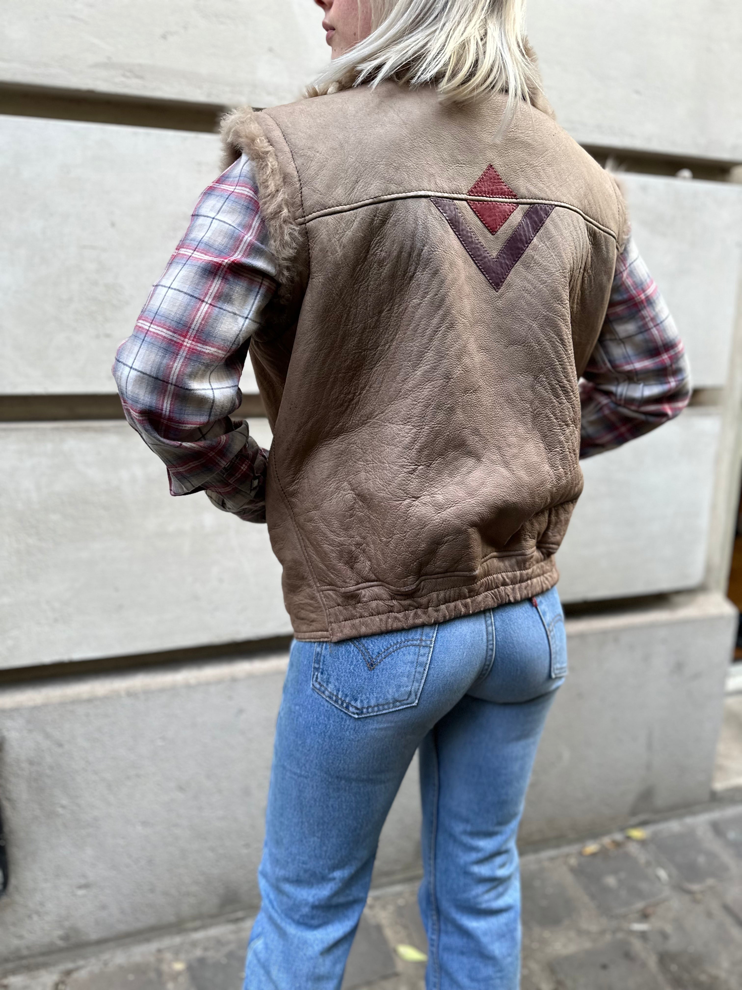 Veste sans manche en peau lainée