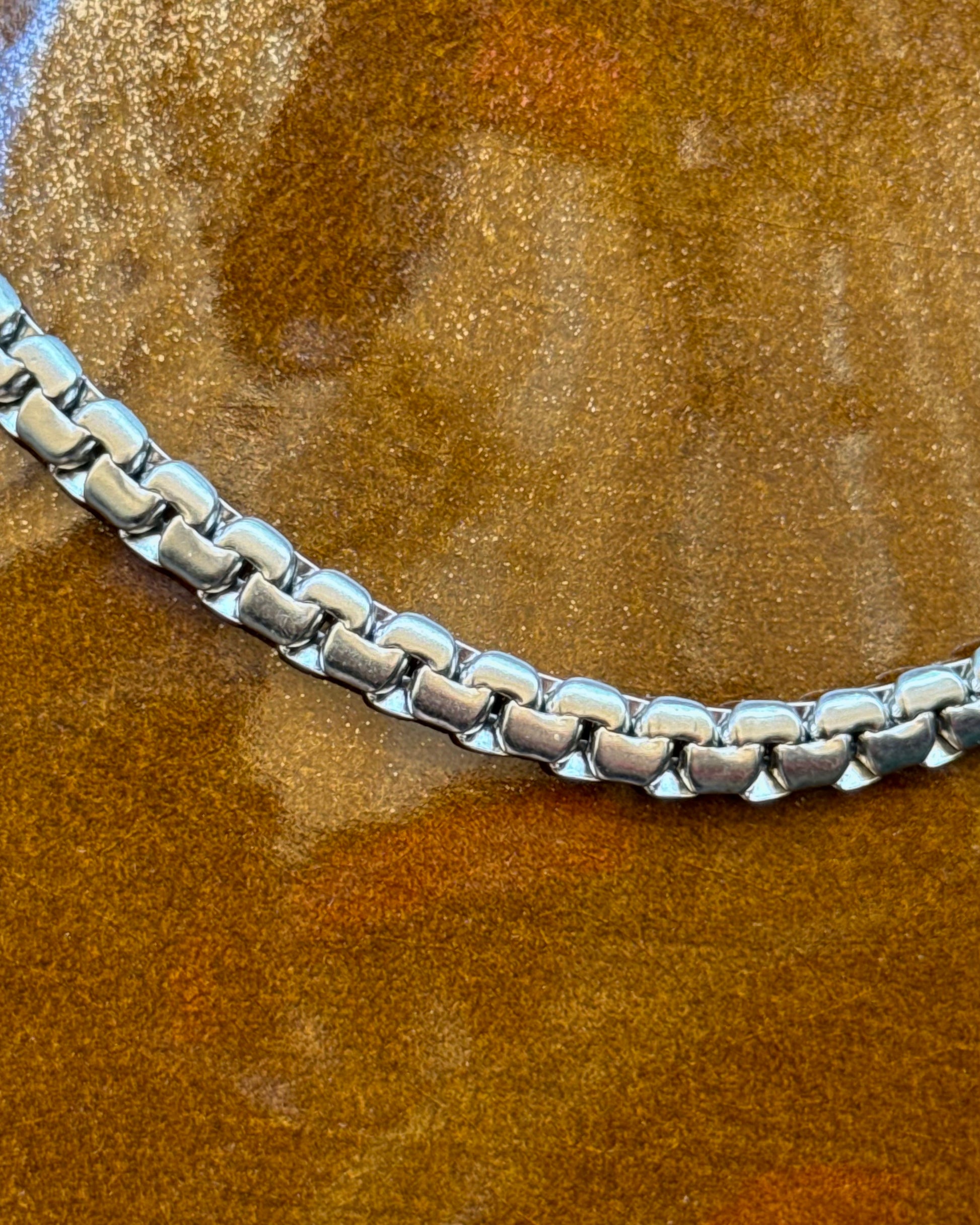 Collier en métal argenté