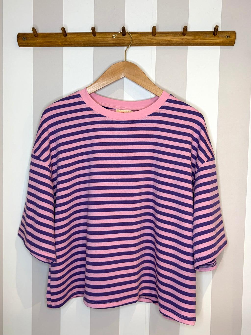 T-shirt oversize à rayures roses et violettes