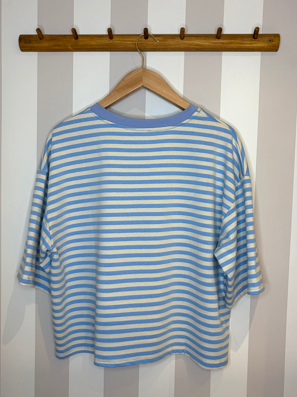 T-shirt oversize à rayures bleues et blanches
