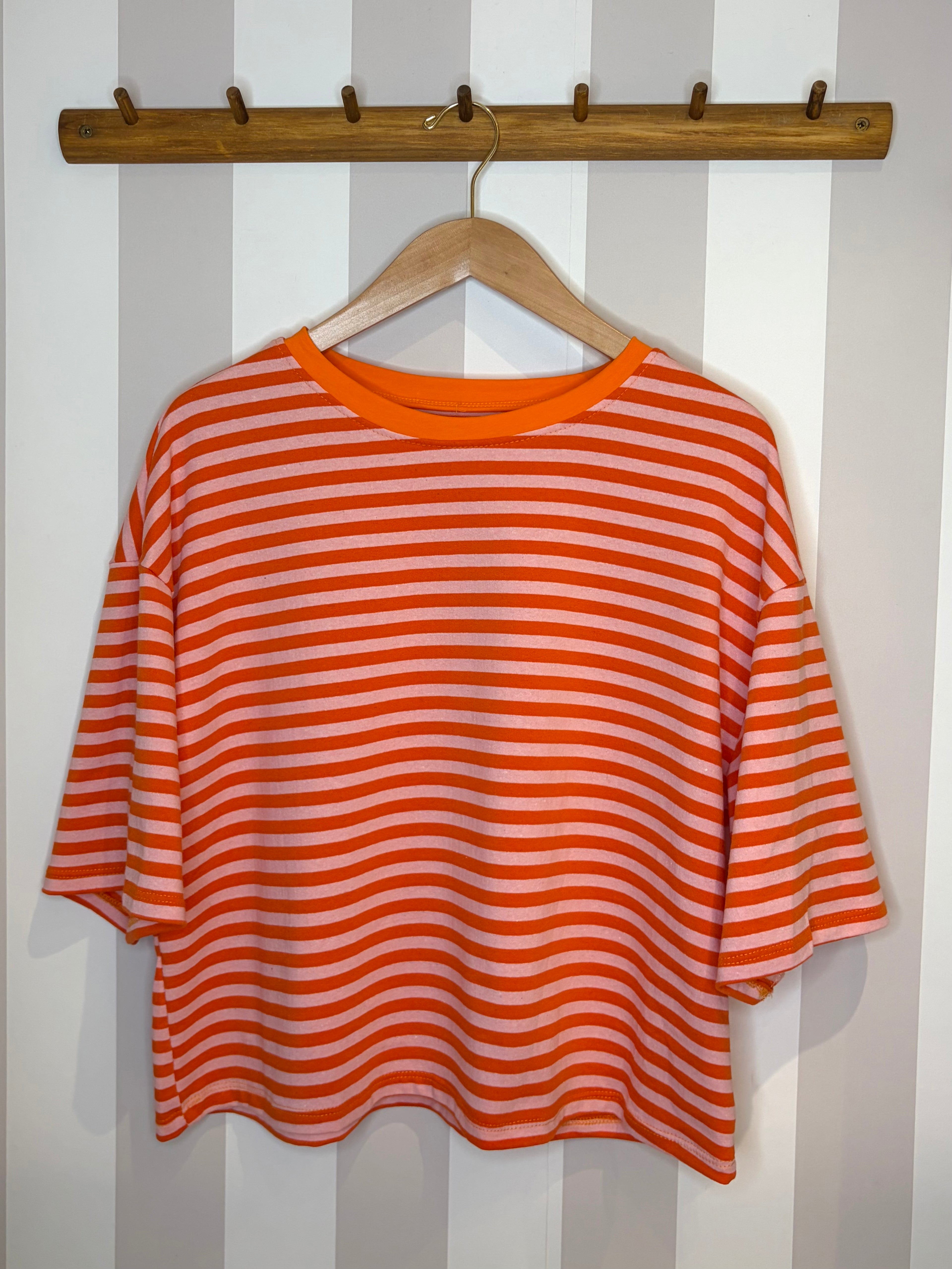 T-shirt oversize à rayures oranges et roses